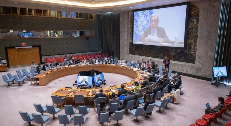 Vista del Consejo de Seguridad con el Secretario General de la ONU, António Guterres, participando por videoconferencia.